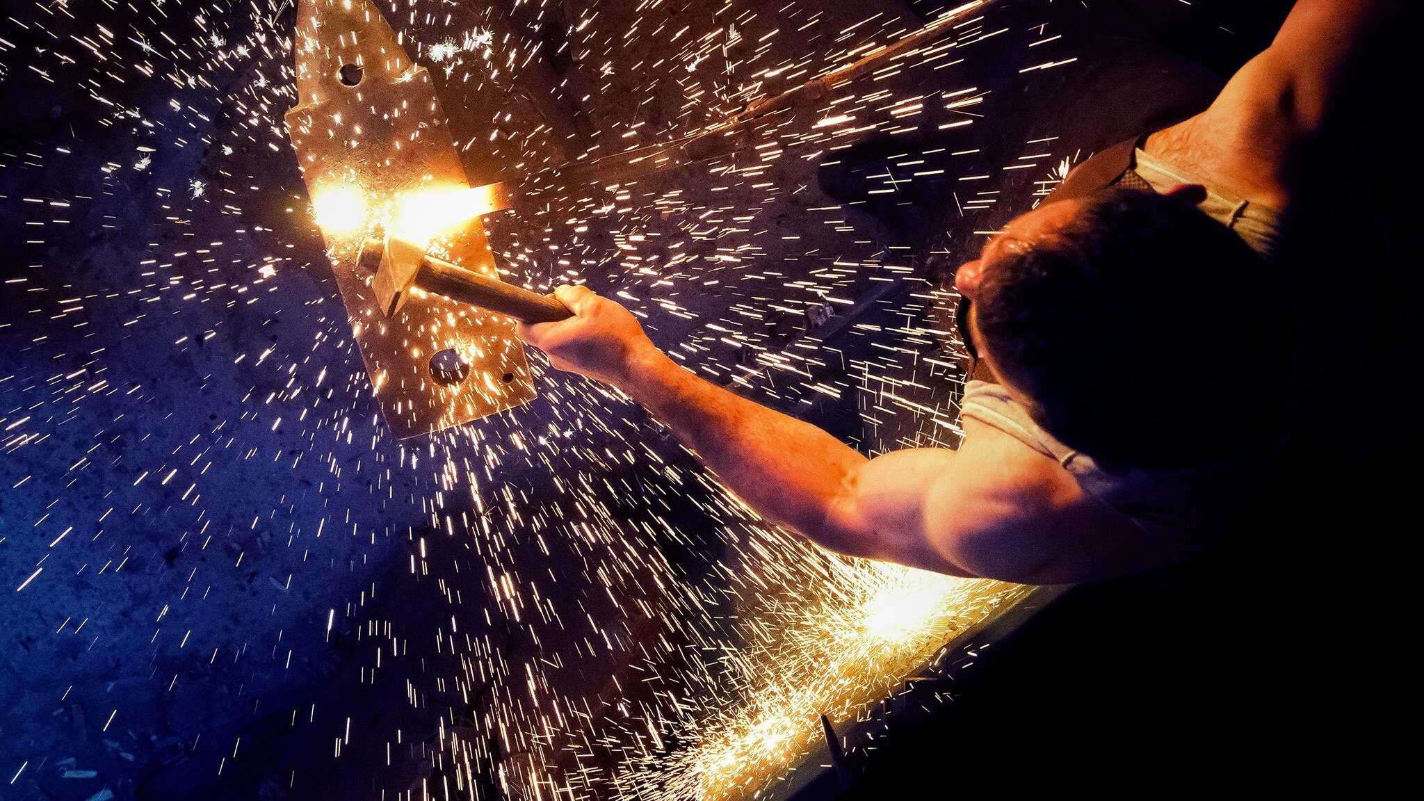 EN - Forged in Fire (2015) 0