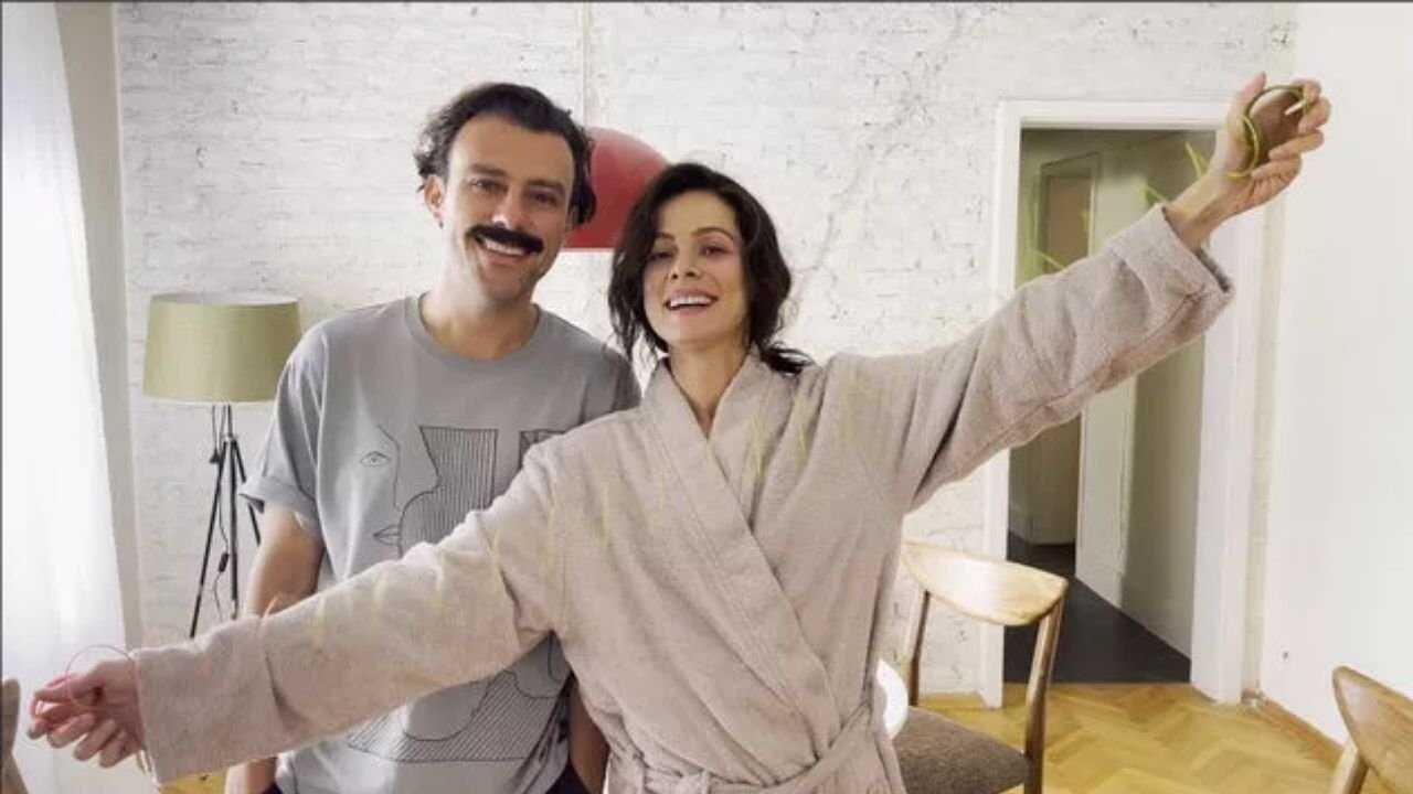 AR - مسلسل الأول و الأخير 0
