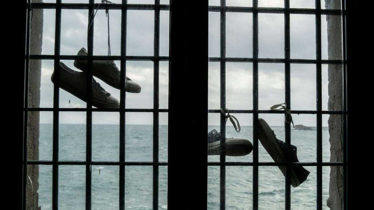 DE - Mare Fuori - Zelle mit Aussicht (2020) 1