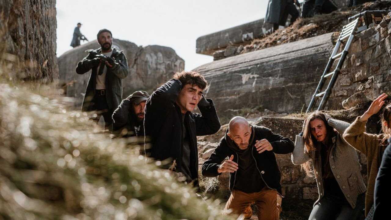 FR - L'Île prisonnière (2023) (FR) 0