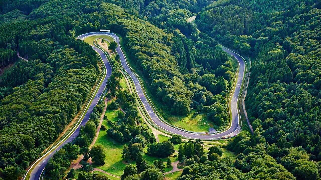 Le circuit du Nürburgring : la légende de l'enfer vert (2025) 0