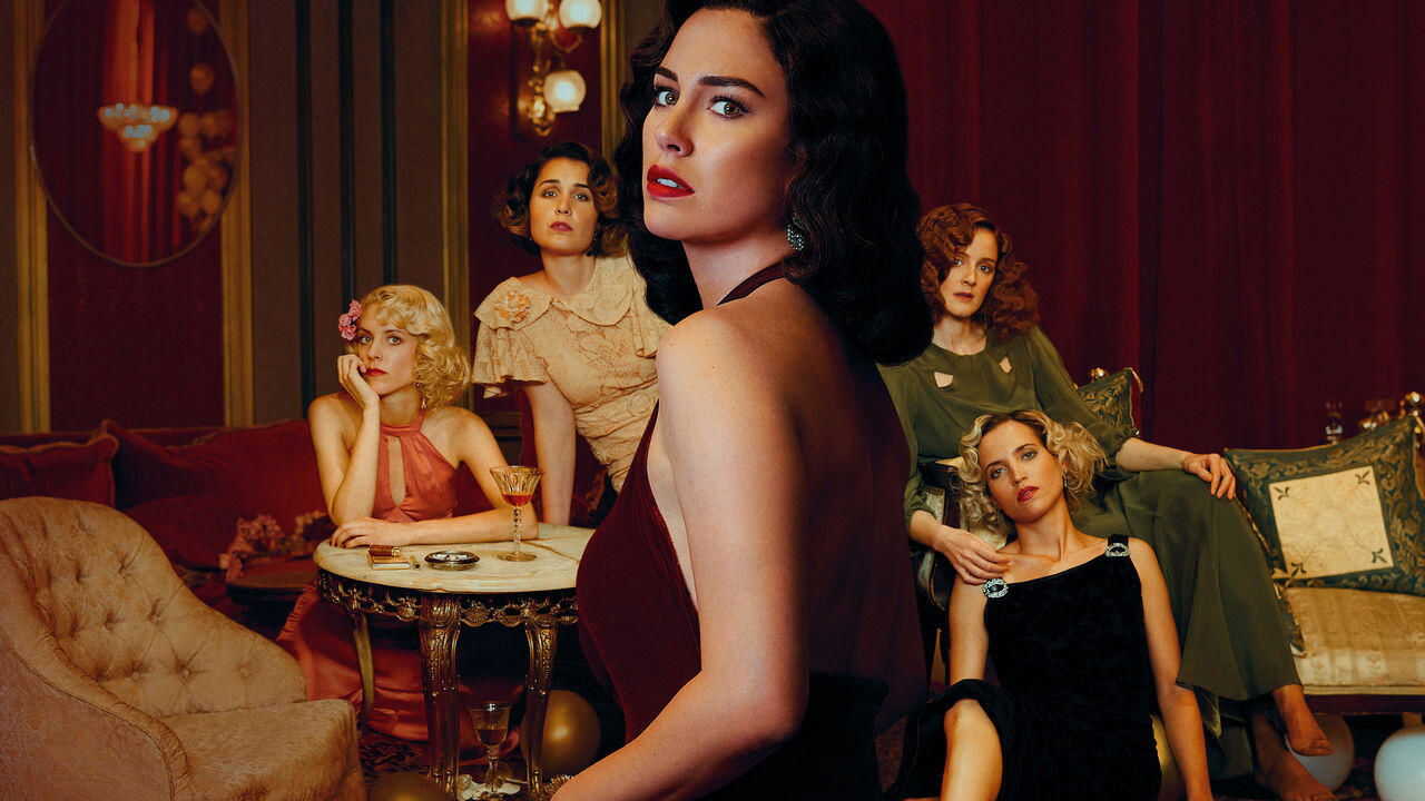 ES - Las chicas del cable (2017) 4