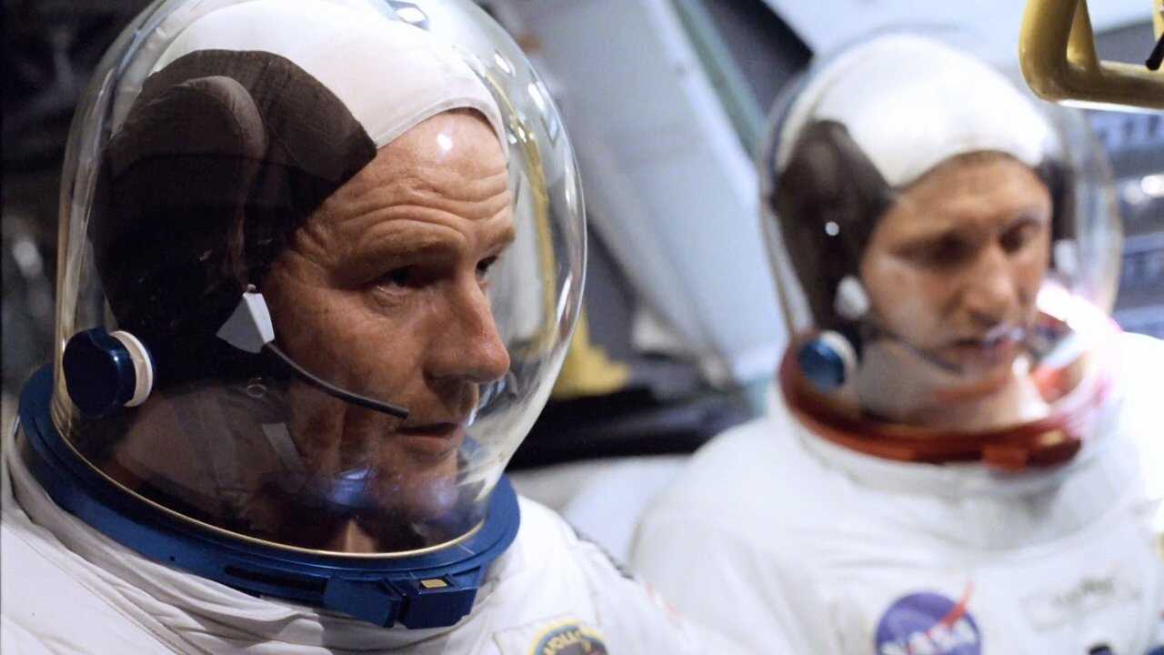 EX - From the Earth to the Moon (1998) 4
