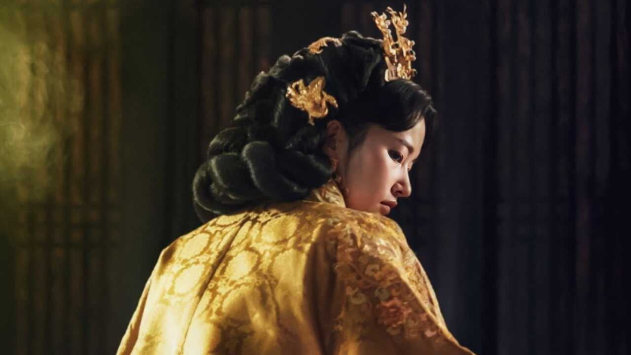 FR - Queen Woo (2024) 4