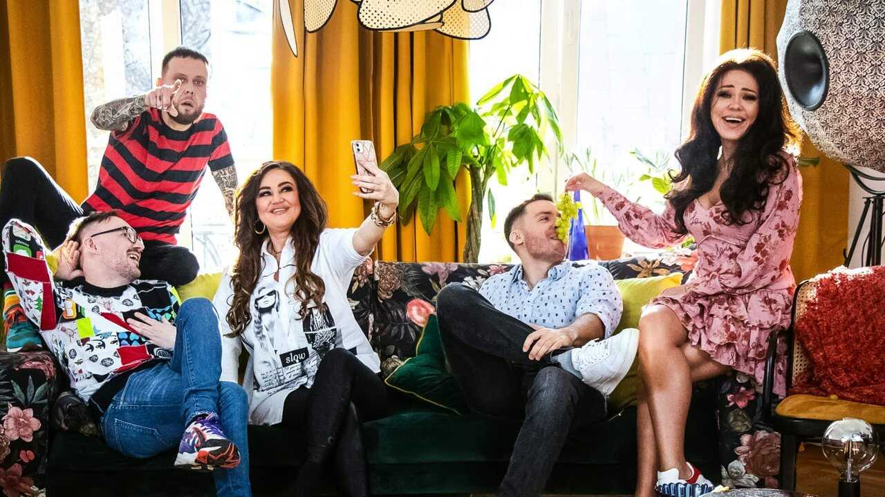PL - GOGGLEBOX - PRZED TELEWIZOREM 0