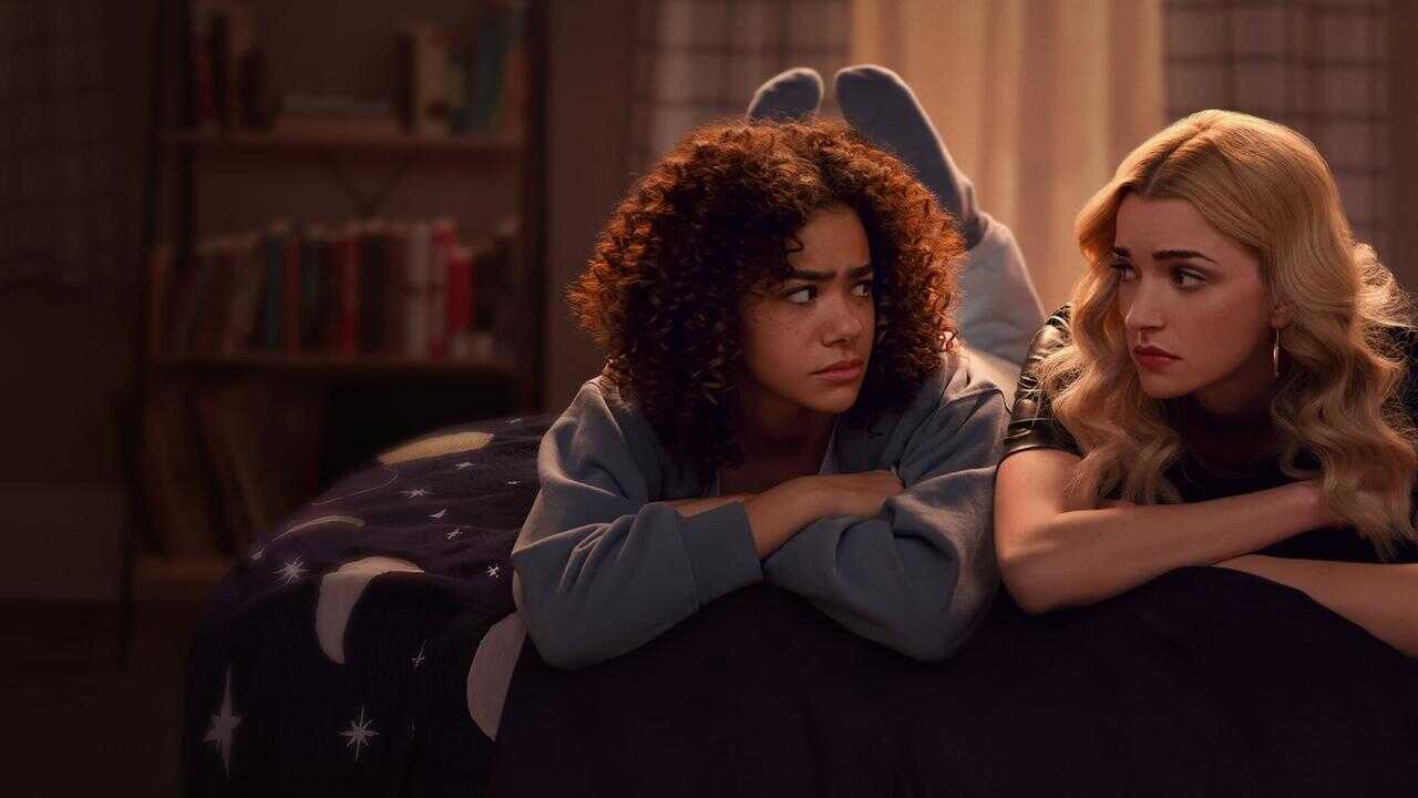 EN - Ginny & Georgia (2021) 0