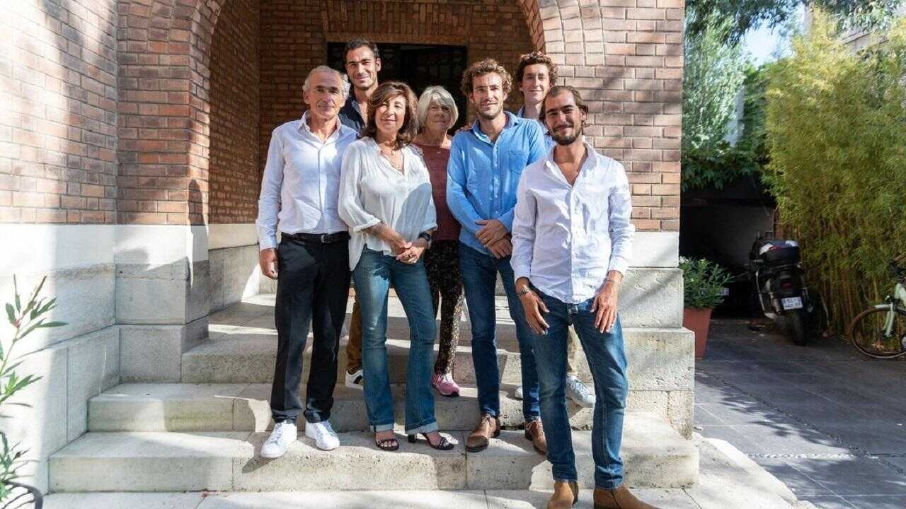 FR - L'Agence - L'immobilier de luxe en famille (2020) (FR) 1