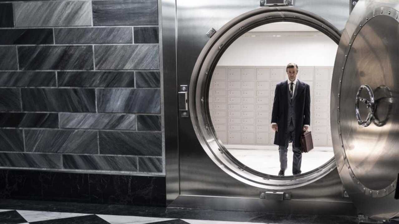 DE - Everybody Loves Diamonds (2023) 3