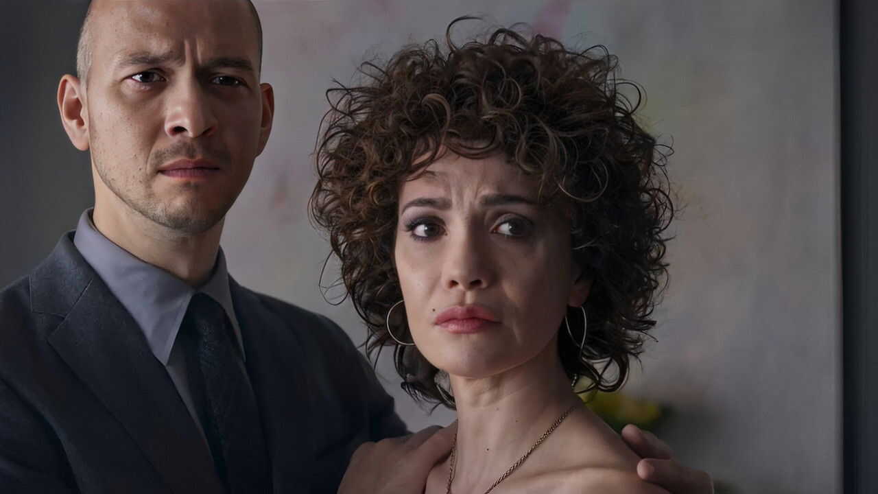 FR - Une famille en vrille (2022) (TR) 2