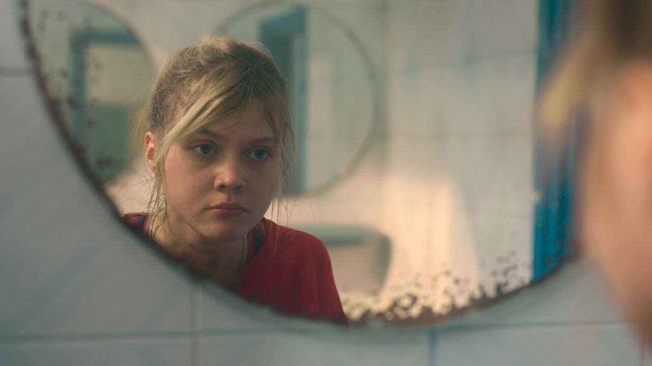 Six Weeks (2022) 0