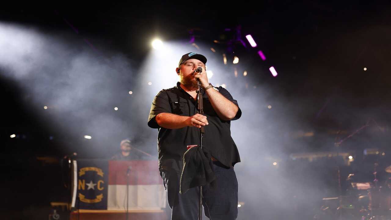 Luke Combs: Dive Bars to Country Star 0