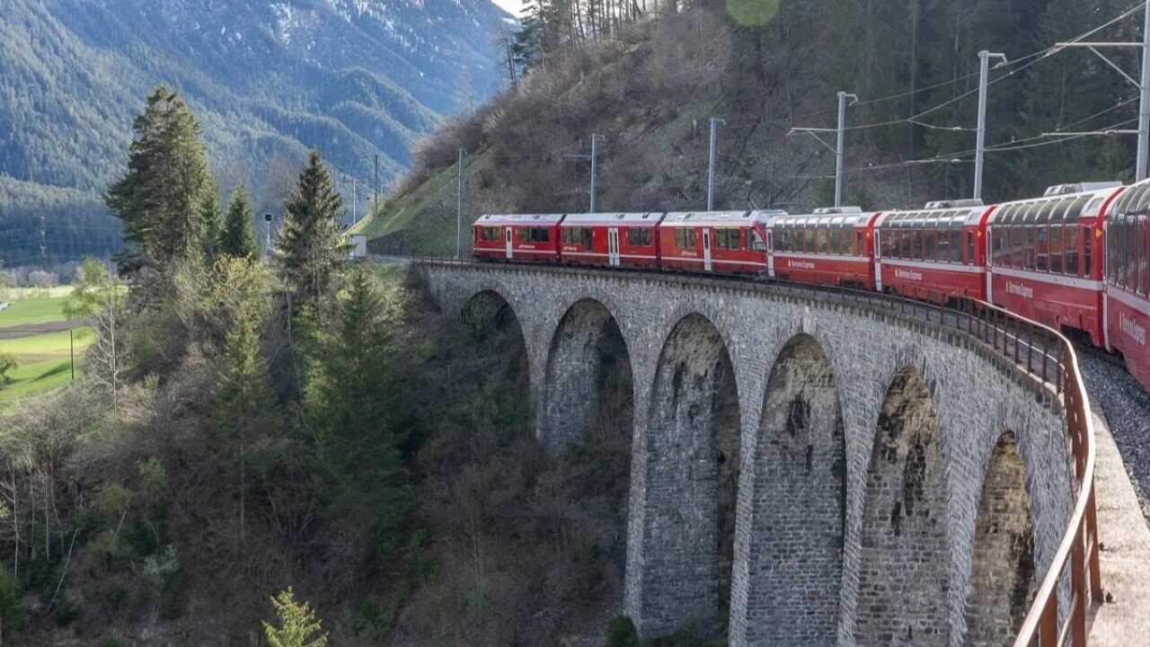 FR - En train à travers la Suisse (2021) (CH) 0