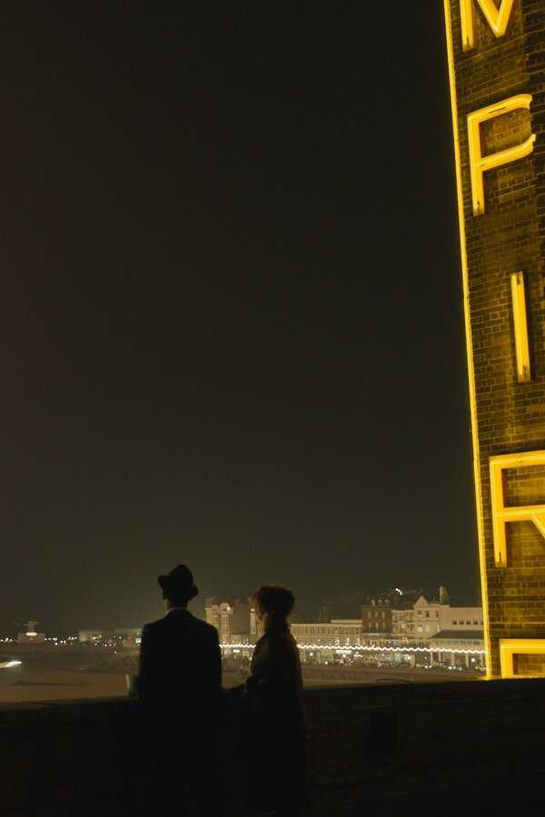 Empire of Light (2022) 0